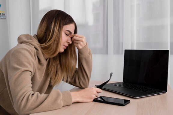 Image of a frustrated woman in front of a laptop